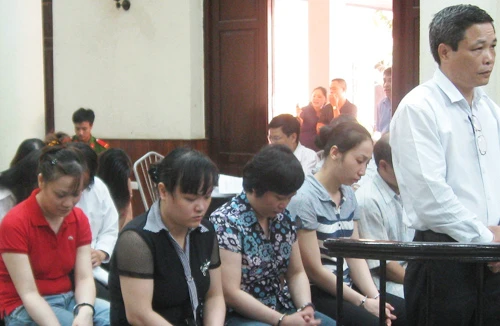 Khi cán bộ ngân hàng tha hóa 