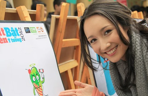 Bố con lườm nhau qua kính… phòng thu 