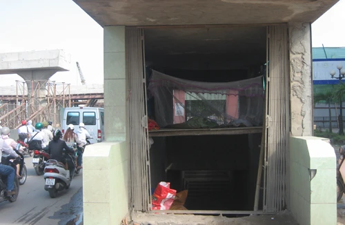 Nhếch nhác hầm đường bộ tại đường Phạm Hùng