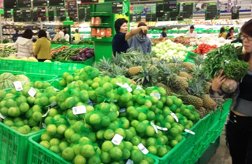 Thực phẩm, dịch vụ chưa chịu giảm giá 