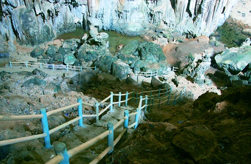 Thăm hang Phượng Hoàng - suối Mỏ Gà 