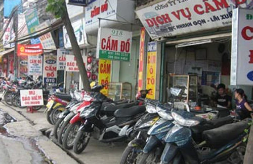 Mùa Euro: Xếp hàng đi... cầm đồ