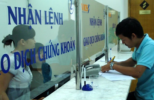 Chứng khoán đang bừng tỉnh 