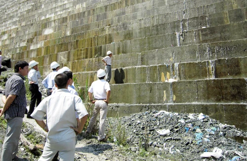 Thẩm định động đất hời hợt, theo “đơn đặt hàng” 