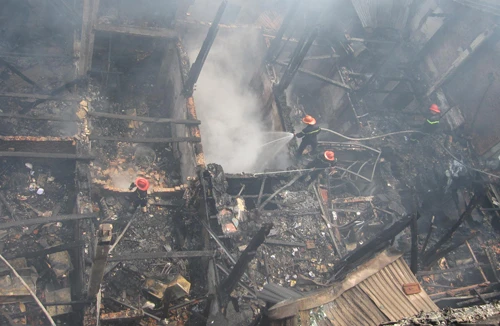 Hậu cháy, ngay ngáy lo nhà sập