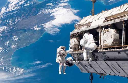 “Nóng” cuộc đua trên vũ trụ 