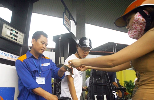 Doanh nghiệp xăng dầu lại kêu lỗ 1.000 đồng/lít