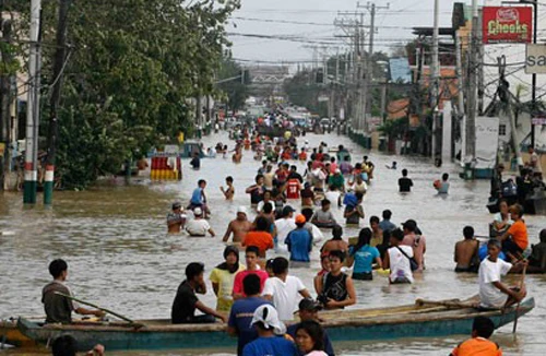 Bão Kaitak đổi hướng, đổ vào biển Đông 