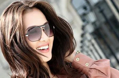 Người mẫu, diễn viên Anh Thư luôn mỉm cười với những điều thị phi