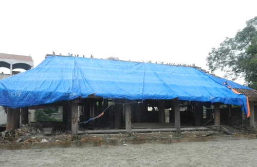 Di tích dầm mưa dãi nắng, chờ… kiểm điểm (!?)