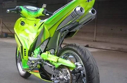 Xe máy “chế”: Nỗi kinh hoàng trên đường phố