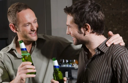 Bia rượu khiến đàn ông “ái”