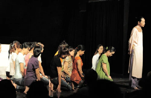 “Chờ Lê Hùng điên, còn lâu lắm!”