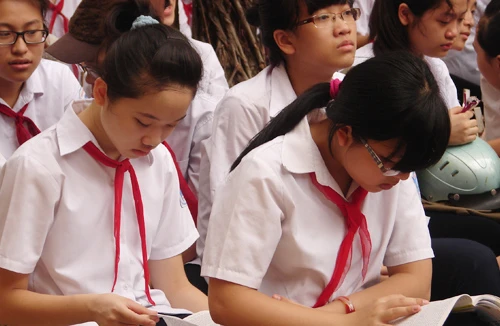 Nhà trường gặp khó với một số khoản thu 