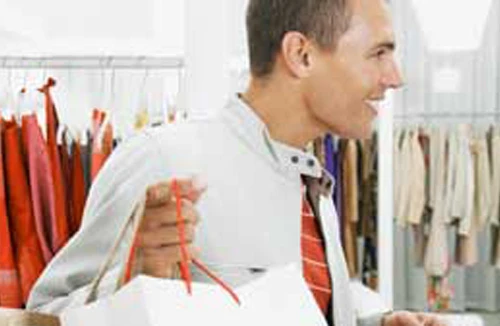 Những ông chồng “nghiện” mua sắm 