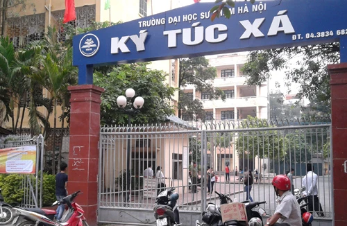 “Khóa chân” sinh viên? 