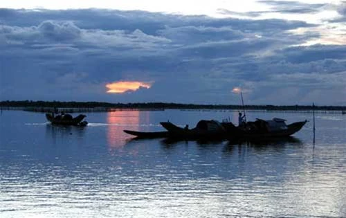 Một đêm trên phá Tam Giang