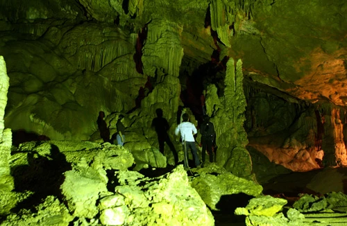 Thám hiểm động Pu Sam Cáp