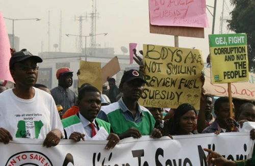 Nước xuất khẩu dầu, dân thiếu nhiên liệu