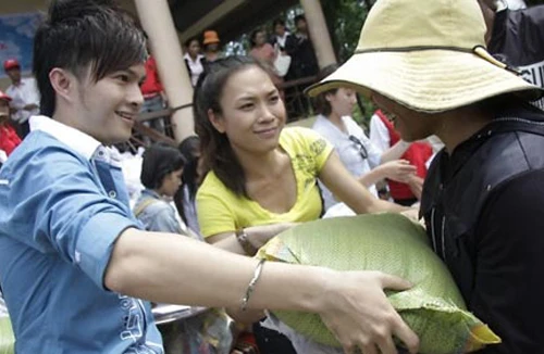 Ranh giới giữa thực tâm và diễn trò đánh bóng 