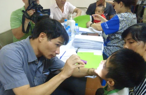 Cho em nụ cười - cho em cuộc đời 