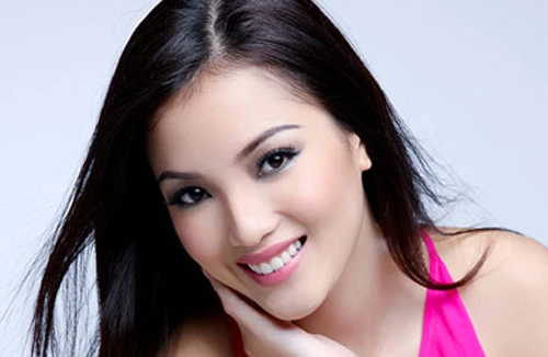 Huỳnh Bích Phương làm “đả nữ” 