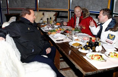 Ông Putin “xả hơi” cùng Berlusconi 