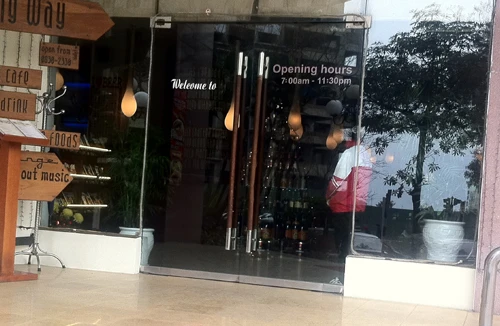 “Nữ nhân viên gật đầu” không đủ độ xác tín