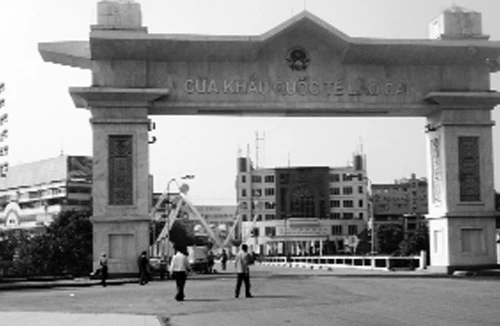 Khuất sau những chuyến hàng tết