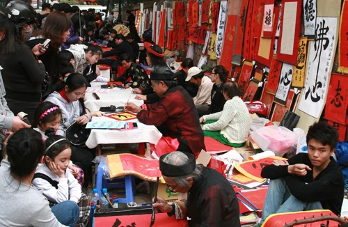 Phố ông Đồ náo nức vào xuân