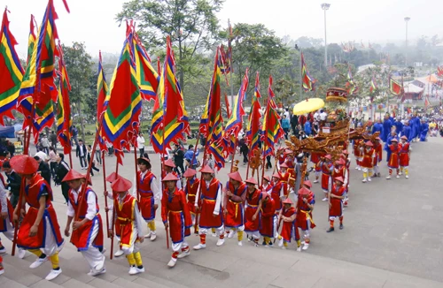 Ngày hướng về nguồn cội