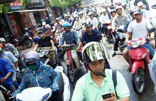 Sẽ cấp... “quota” đăng ký xe cá nhân 