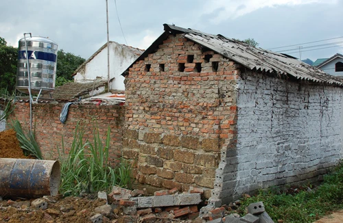 Ngang nhiên xây nhà trên đất người khác 