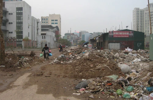 Ngõ đi hay bãi đất thải?