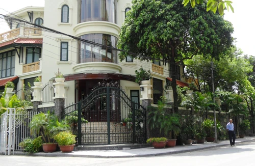 Hàng xóm e dè "bầu" Kiên - ông “trùm” phát ngôn gây sốc