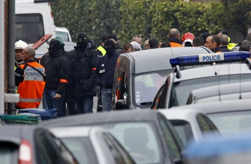 Kịch tính vụ vây bắt nghi can xả súng