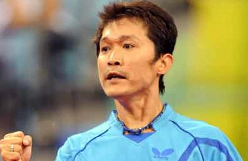 Cây vợt vàng có “sợi xích vàng”