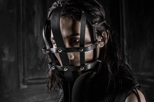 Kha Mỹ Vân ma mị với hình ảnh “chiến binh”