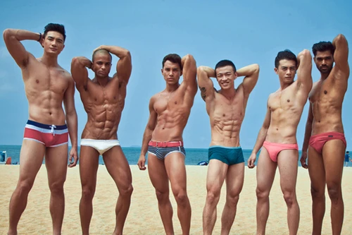 Các thí sinh “đọ” thể hình quyến rũ tại Mister Global 2015