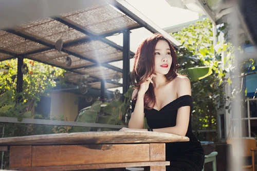 Bảo Trúc diện váy gợi cảm khoe vòng 1 quyến rũ