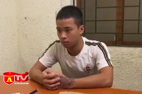 Mượn xe máy của bạn gái rồi mang đi cầm cố