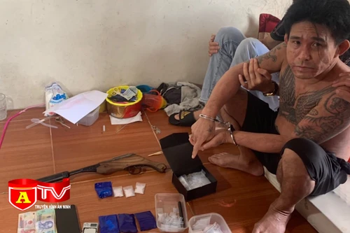 Triệt phá tụ điểm mua bán trái phép chất ma tuý, thu giữ một khẩu súng tự chế