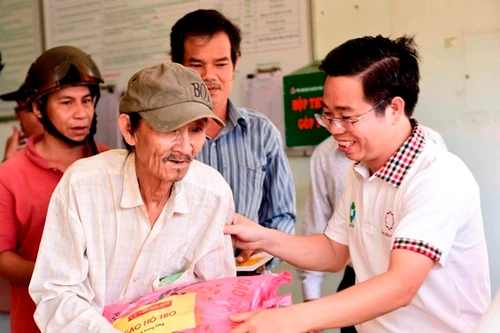 Trao tặng hơn 4.200 suất quà tới đồng bào miền Trung bị lũ lụt