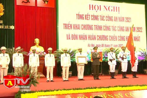 CATP Hà Nội vinh dự đón nhận Huân chương Chiến công hạng Nhất