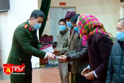 Mang Tết sớm đến với người dân vùng cao tỉnh Hòa Bình