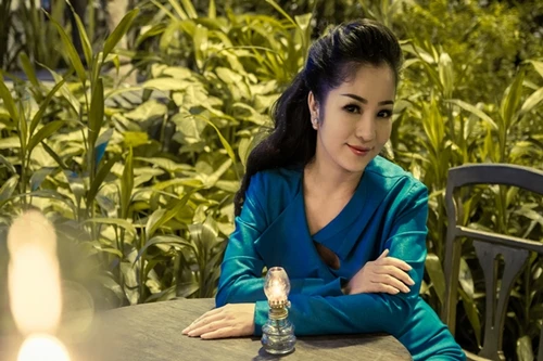 Nghệ sĩ hài Thúy Nga "chơi trội" làm một lúc 5 MV hài ca nhạc