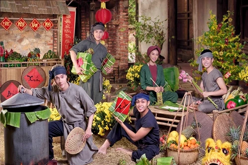 Ngô Thanh Vân, nhóm 365 rộn ràng "nấu" bánh chưng đón Tết