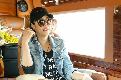 Thu Phương về nước tham gia liveshow của Sơn Tùng M-TP