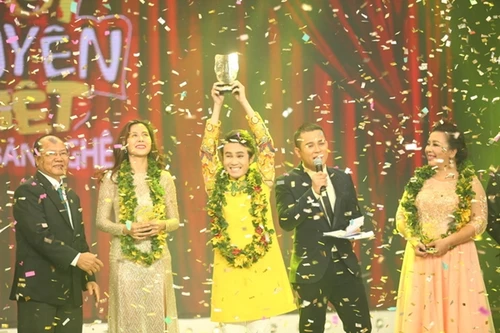 Huỳnh Lập đoạt giải quán quân "Cười xuyên Việt" phiên bản nghệ sĩ 