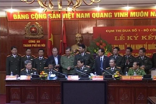 Ký kết giao ước thi đua “Vì An ninh Tổ quốc năm 2015”